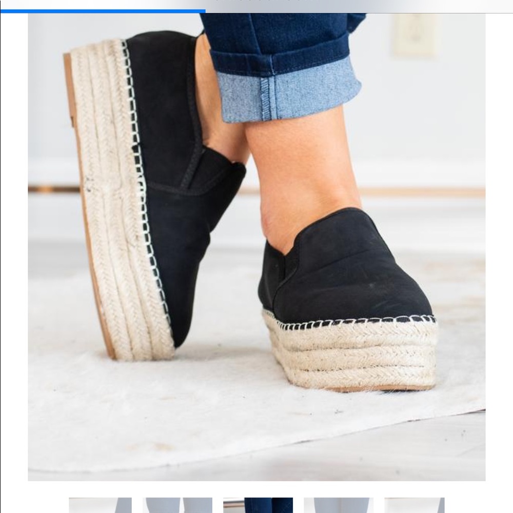 Super cute slip on shoes! READ DESCRIPTION !! - Picture 2 of 4